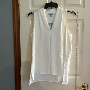 NWT-floral&ivy-M-white-V-neck,sleeveless, side slit, textured,shirt/blouse.